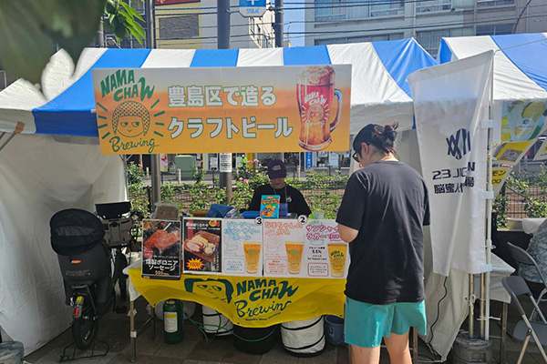 クラフトビールを販売する出店
