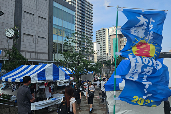 イベント名が書かれた青を貴重としたのぼり