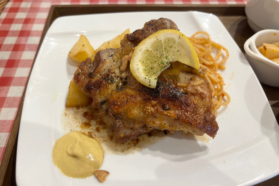 ガリバタチキン定食の接写