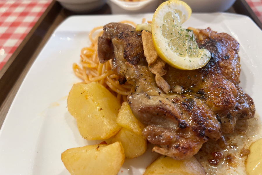 ガリバタチキン定食の接写
