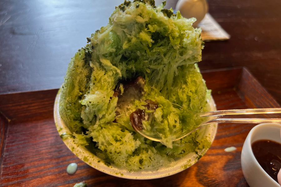 マルキク矢島園の抹茶ミルクかき氷の中身の写真