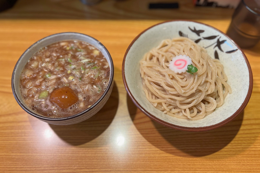 つけ汁と麺の写真