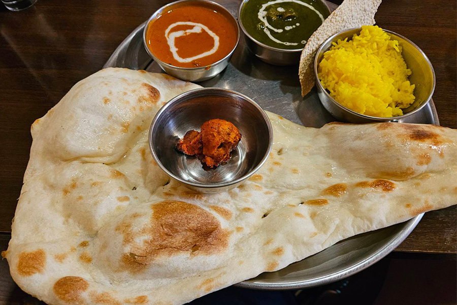 ナンとインドカレーとライス