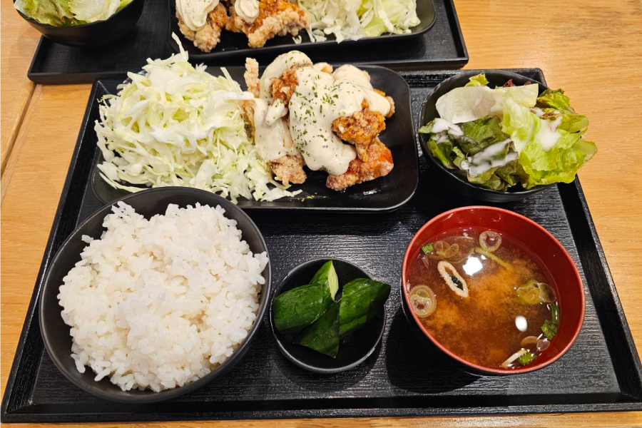 『鶏屋のチキン南蛮定食』。