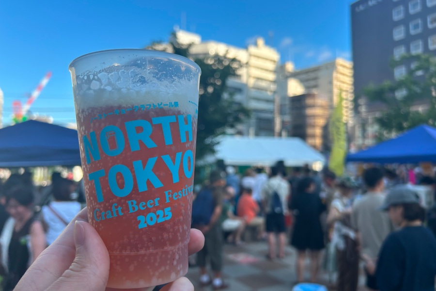 クラフトビールと人々の様子