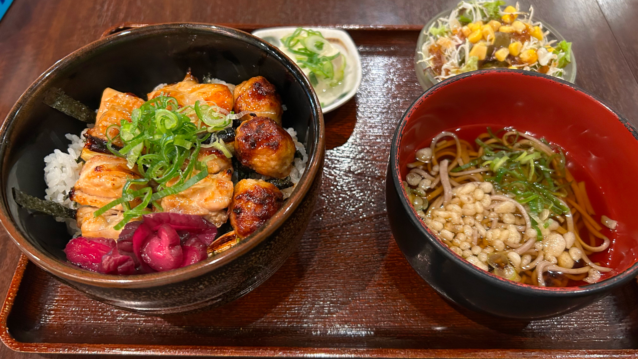 焼き鳥丼ランチ。