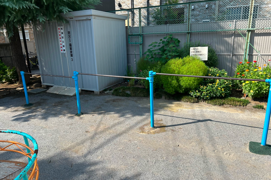 3段階の鉄棒。