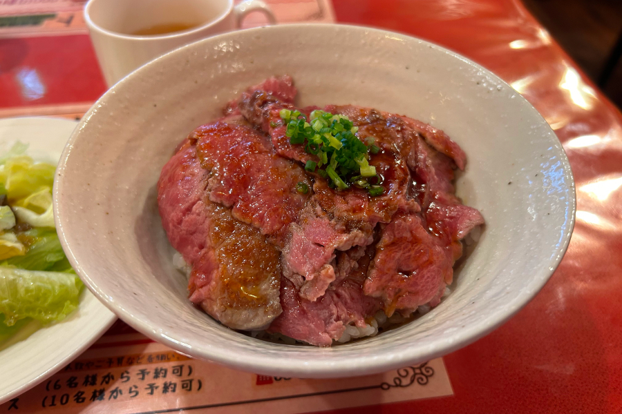 ステーキ丼のアップ。
