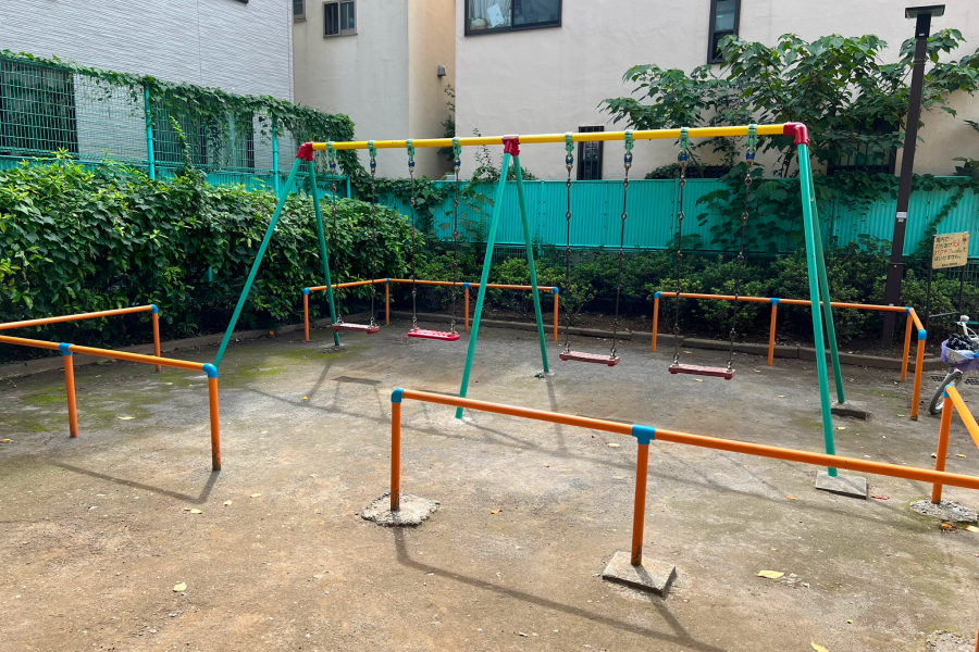 北大塚公園に置いてあるブランコ