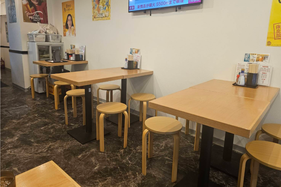『大塚酒場』の店内。