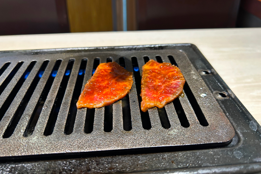 ハラミ焼く様子