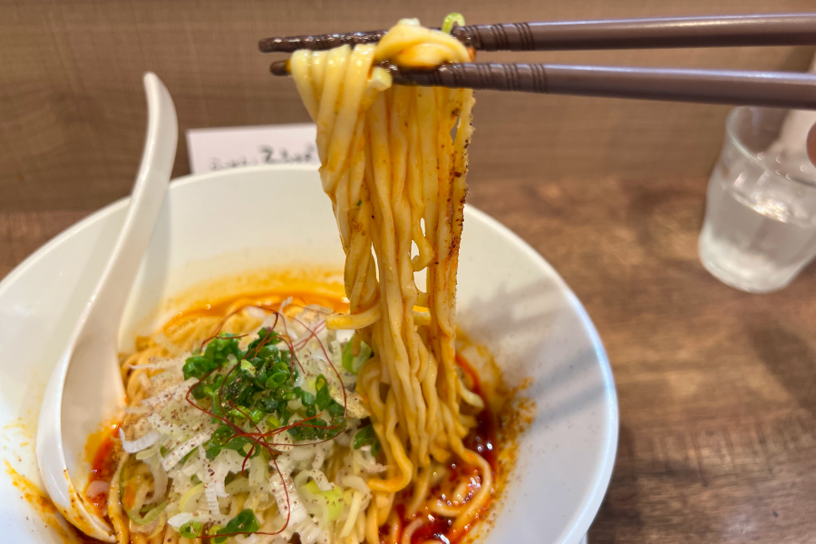 担々麺の麺の写真
