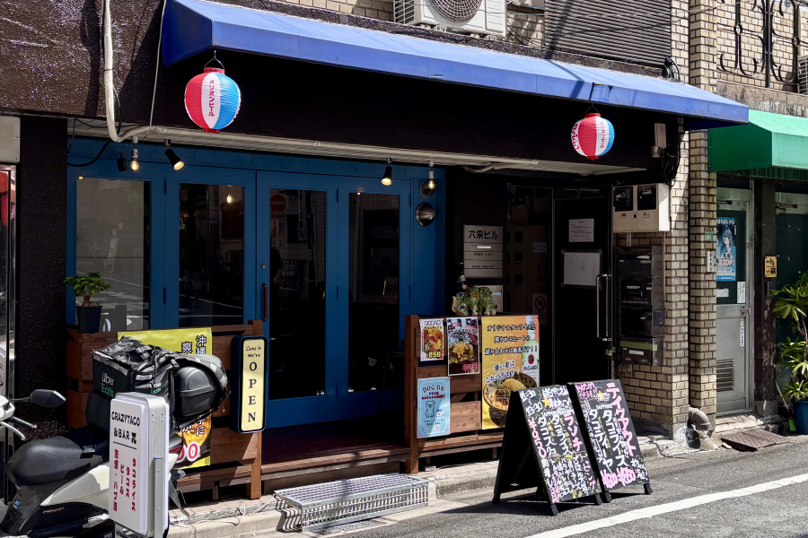 『CRAZYTACO&BARπ』の外観写真。