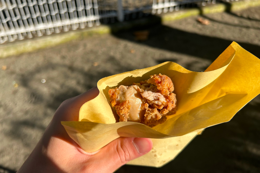 一口食べた後。とてもジューシー。