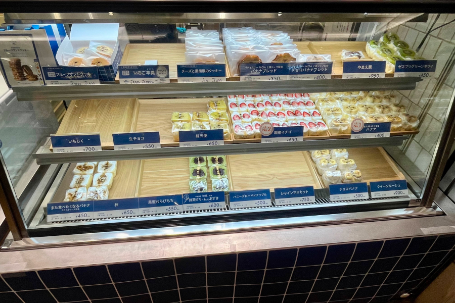 出店の商品ケース。