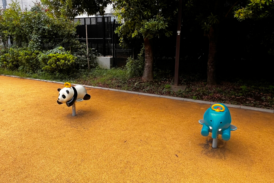 上池袋中央公園内の、スプリング遊具