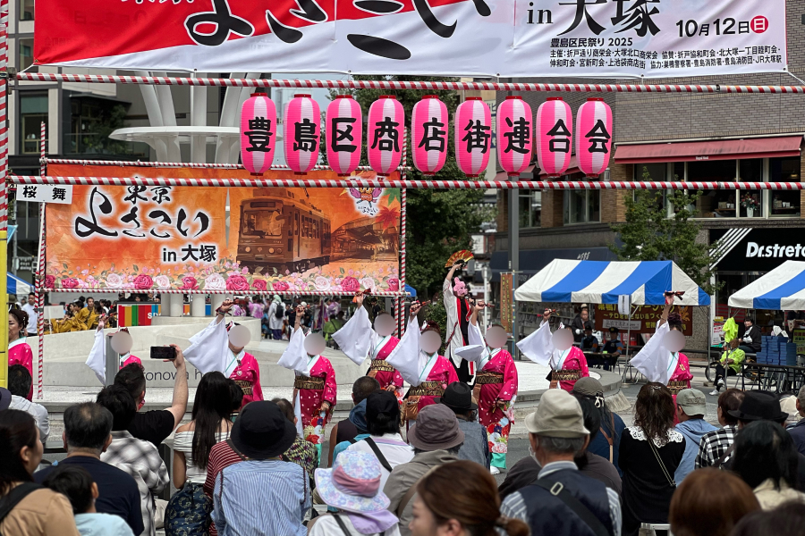 第26回東京よさこいの、「桜舞」の演技の様子