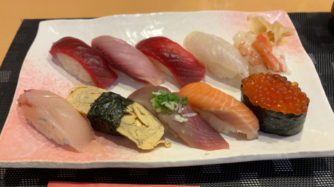 『豊洲すしぽん』の「撫子」（握り）の写真。