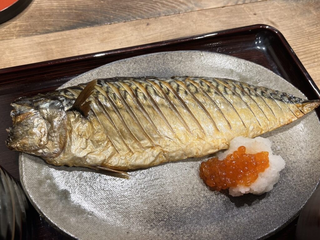 「灰干し焼さばめし」の鯖