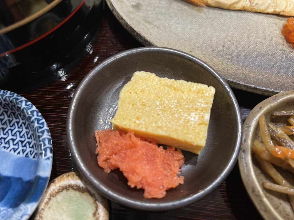 「灰干し焼さばめし」の卵焼きと明太子
