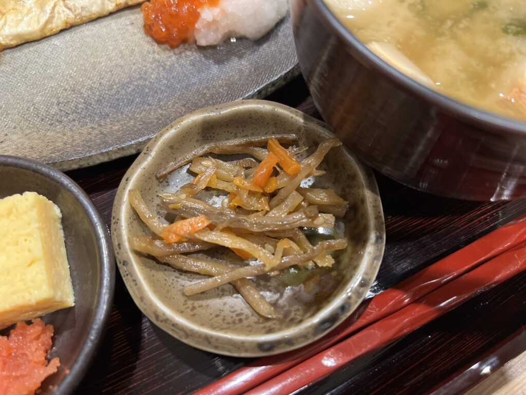 「灰干し焼さばめし」のきんぴらごぼう