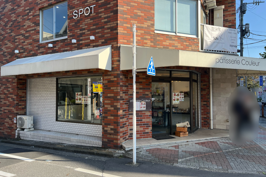 パティスリークルールの店前