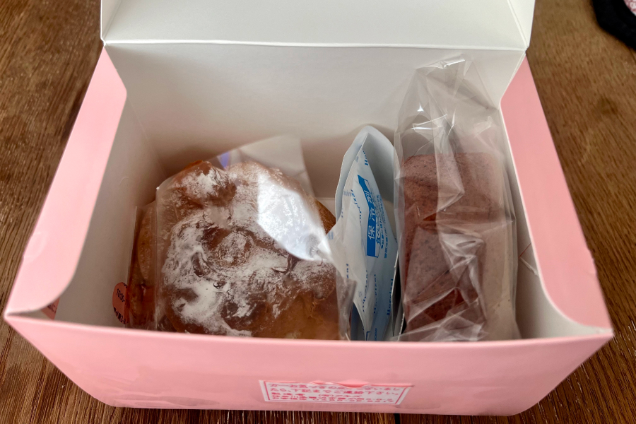 持ち帰り用の箱。