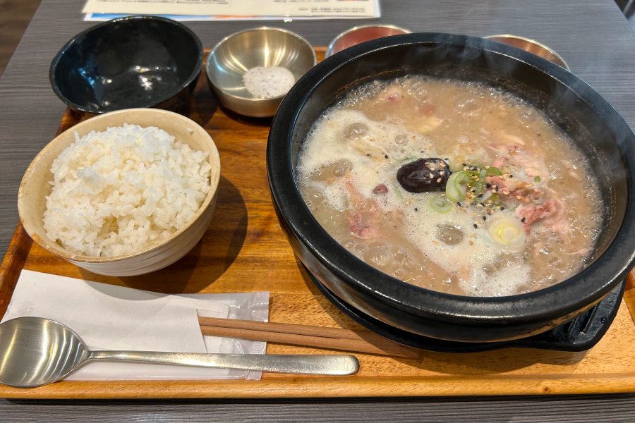 自家製薬膳参鶏湯定食。