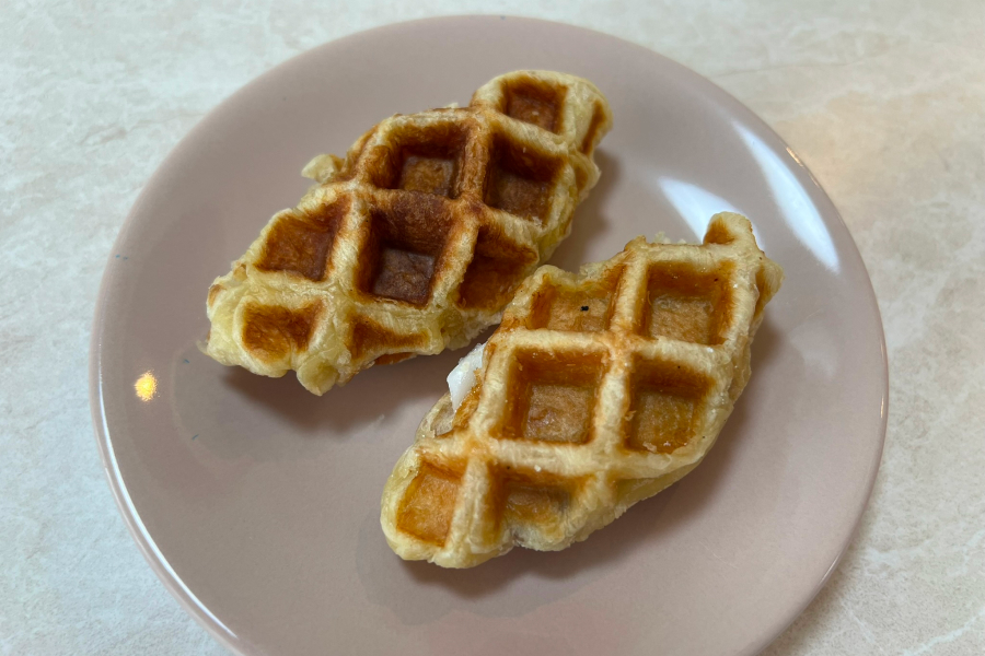 『GODIVA GO!』のミルクチョコレートクロッフルと餅入りミルクチョコレートクロッフル