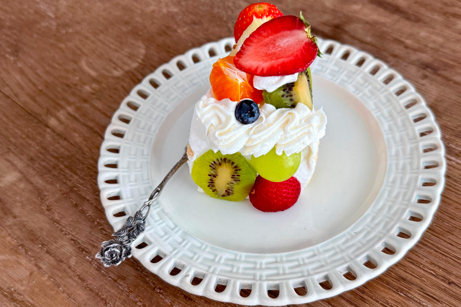 ミックスフルーツのケーキの背面。