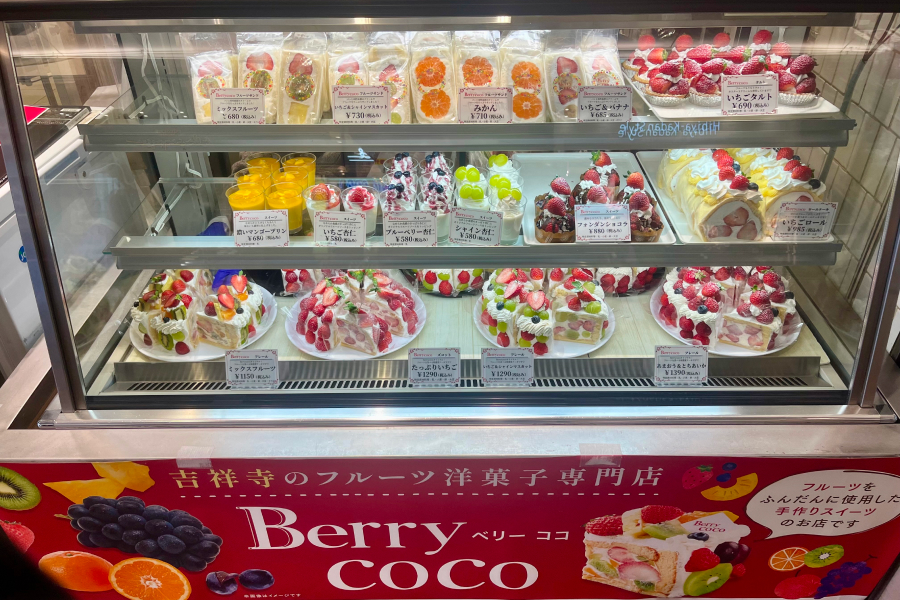 出店のショーケース。