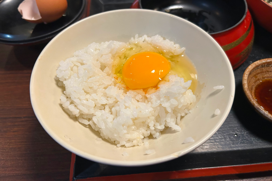 TKG（卵かけご飯）。