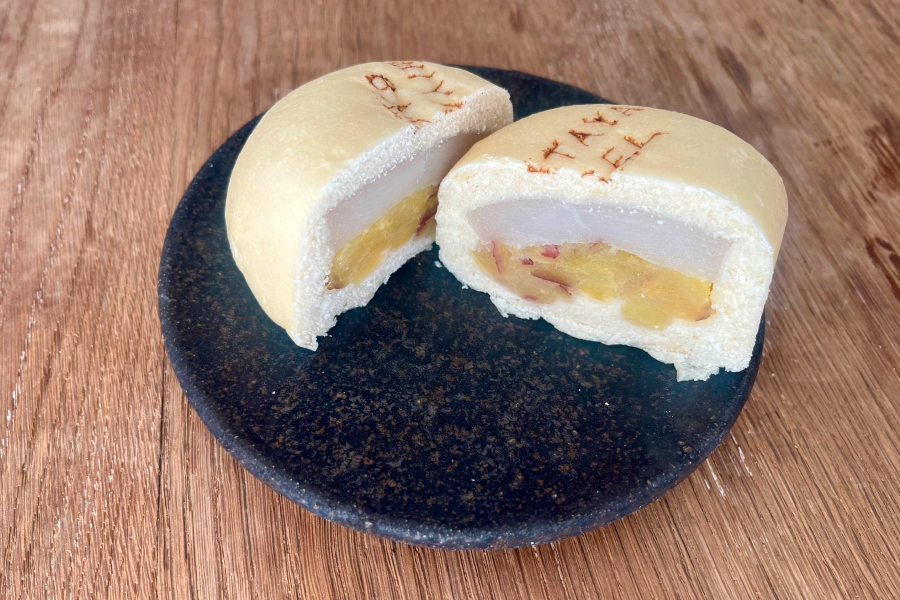 わらび餅ベーグルの断面。