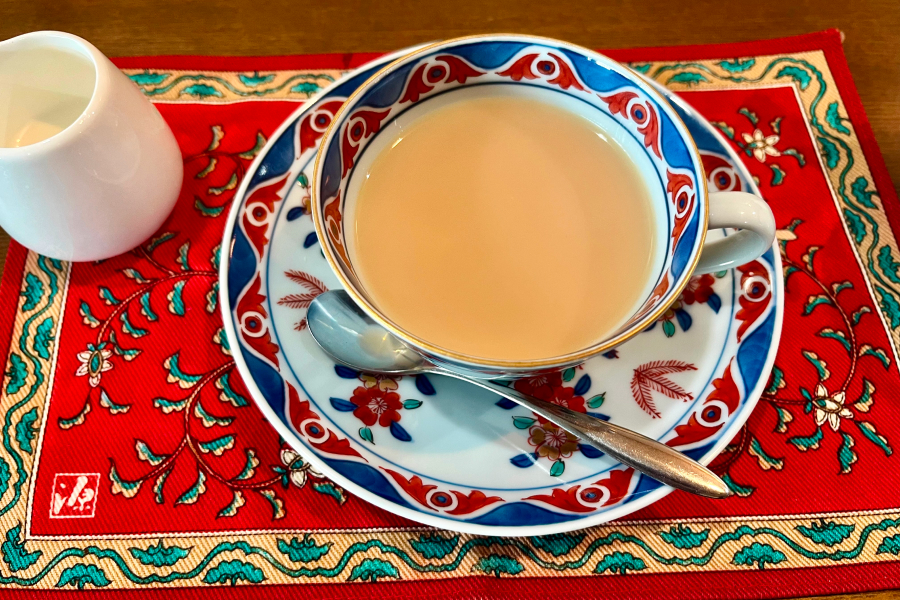 ミルクを入れたアールグレイ。