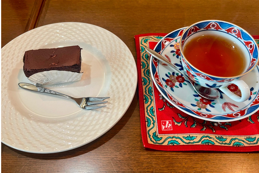 アールグレイとスイーツのチョコレートケーキ。