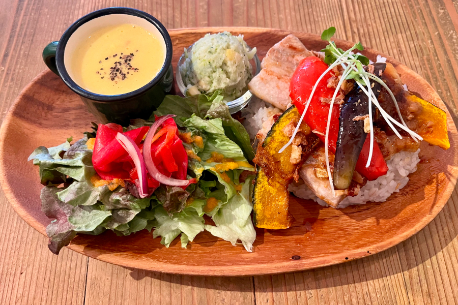 ランチメニューの『みそカルビ丼』。