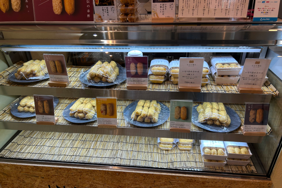 陳列しているいなり寿司。