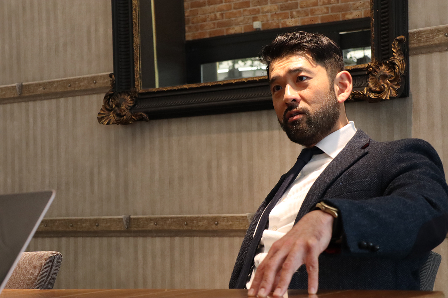 託児所設立時の苦労を話す。