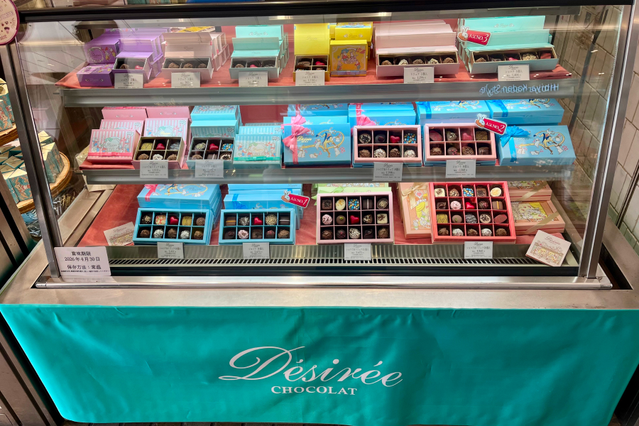 ショーケースの中。