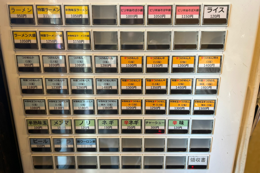 『らーめん 夢あかり』の店内の券売機