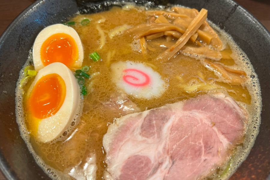 『らーめん 夢あかり』の「特製ラーメン」のアップ写真