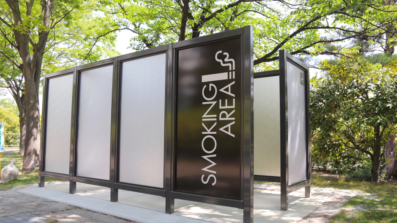 喫煙所のフリー写真。