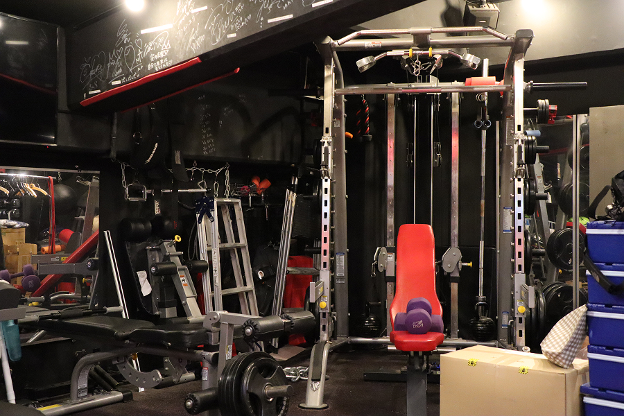 トレーニング器具も。