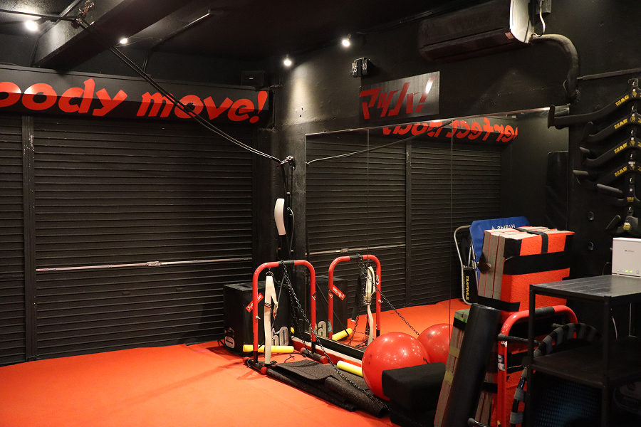 併設されているバク転教室。