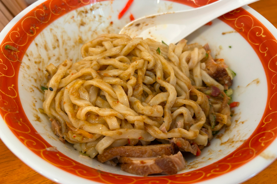 混ぜた後のじゃじゃ麺。