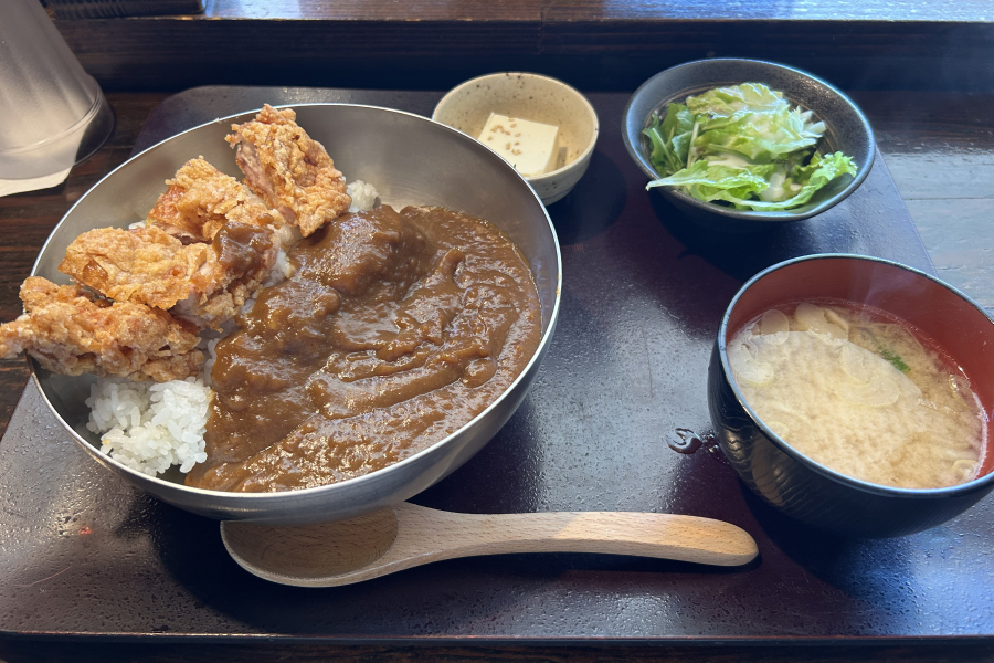 これが鳥屋のカレーライス。