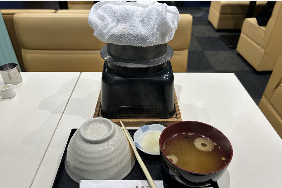 主役のかしわ釜飯。