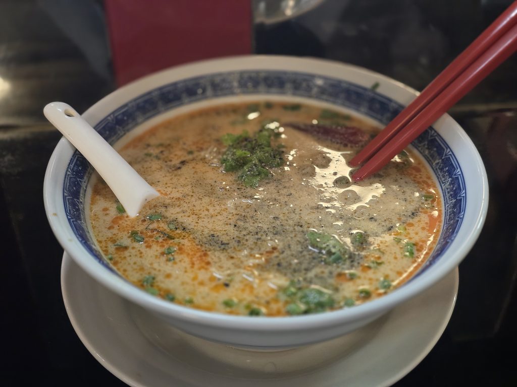 器に入った担々麺
